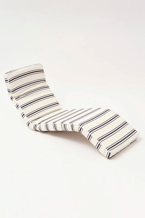 Plážové kreslo SunnyLife Charcoal Stripe biela farba
