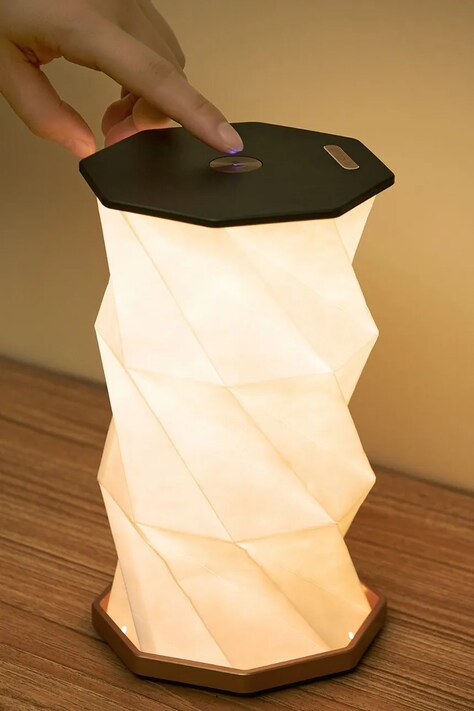 Gingko Design lampa bezprzewodowa led Twist Hexagon 12,1 x 12,1 x 18 cm kolor brązowy