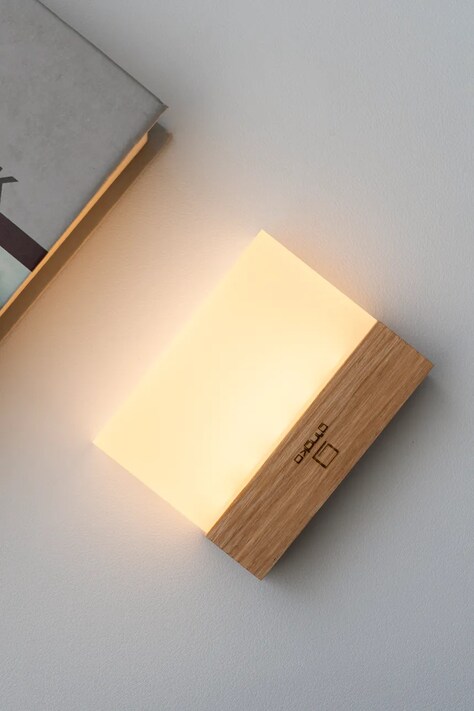 Gingko Design lampka bezprzewodowa LED z drewna orzechowego 8 x 2,5 x 6,6 cm G082AH