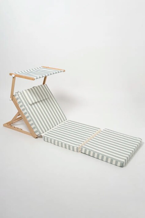 Plážové kreslo SunnyLife La Palma Sage Stripe zelená farba