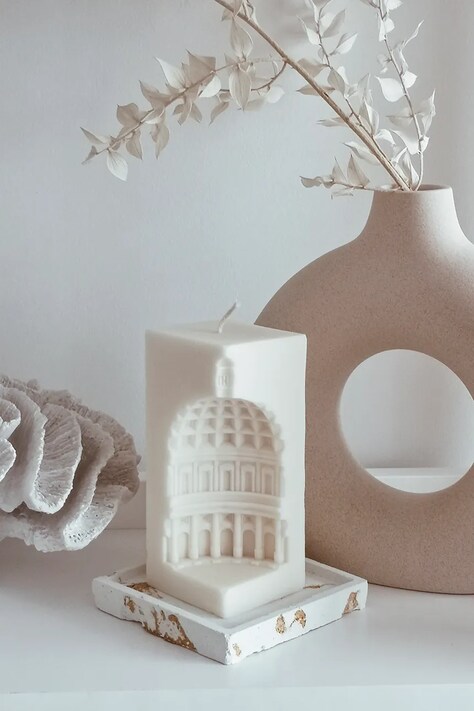 Temida lumânare decorativă Pantheon 305 g culoarea bej