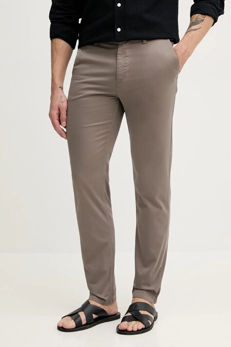 BOSS Orange spodnie męskie kolor beżowy w fasonie chinos 50510917