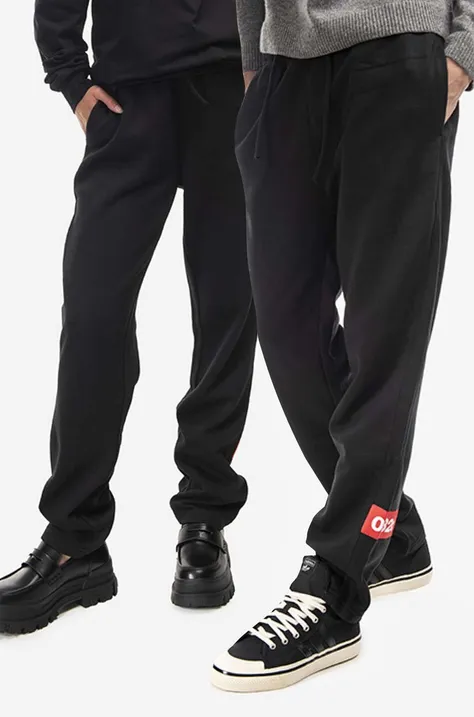 Спортивные штаны 032C Taped Soft Jogger цвет чёрный с аппликацией FW22.C.3010-BLACK