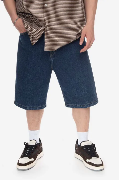 Дънков къс панталон от памук Carhartt WIP в синьо