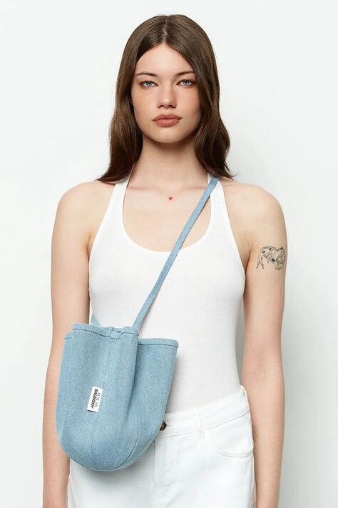 RUSLAN BAGINSKIY torebka worek damska jeansowa Ruslan Baginskiy Denim HatBag niebieska BBCT075-C-JNS-120JNS-FLT