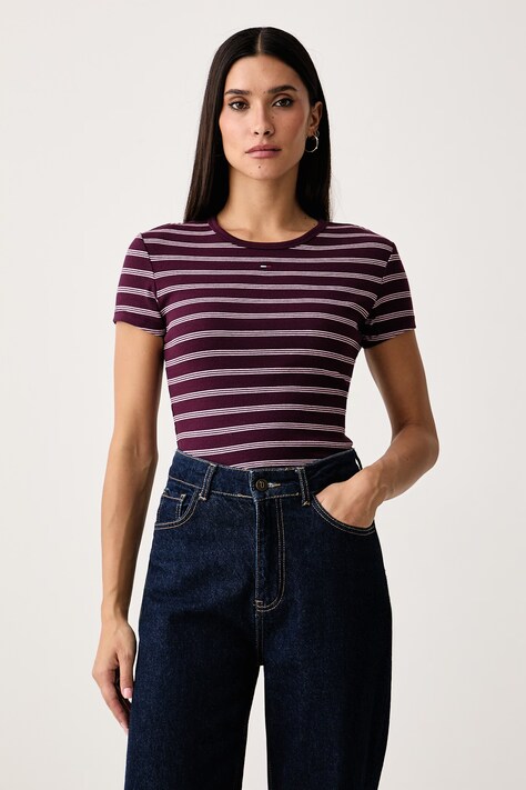 Tommy Jeans T-shirt damski bawełniany z elastanem bordowy DW0DW17383