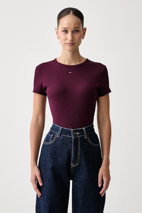 Tommy Jeans Tričko dámské bavlněné s elastanem burgundské DW0DW17383