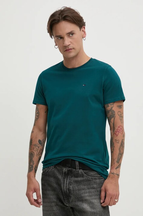 Памучна тениска Tommy Jeans в тюркоазено с изчистен дизайн DM0DM04411
