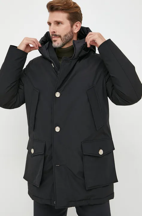Páperová bunda Woolrich ARCTIC pánska, čierna farba, zimná