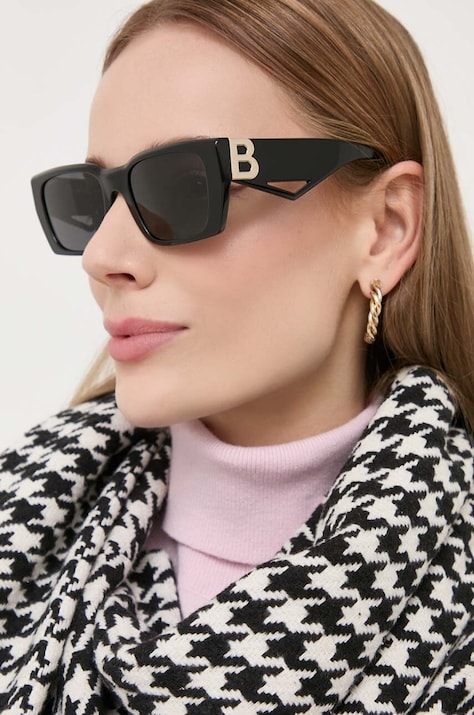Солнцезащитные очки Burberry женские цвет чёрный