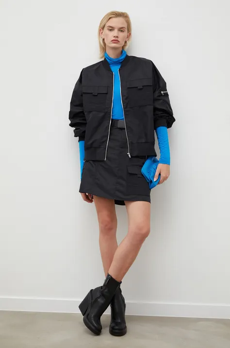 Куртка-бомбер Gestuz жіночий колір чорний перехідна
