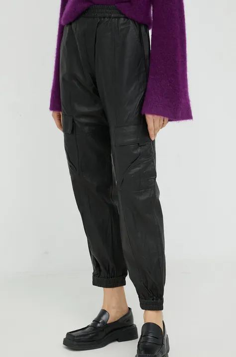 Δερμάτινο παντελόνι Gestuz Kallie χρώμα: μαύρο
