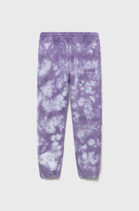Guess spodnie dresowe bawełniane dziecięce kolor fioletowy wzorzyste