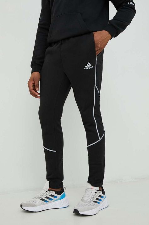 Спортен панталон adidas в черно с апликация