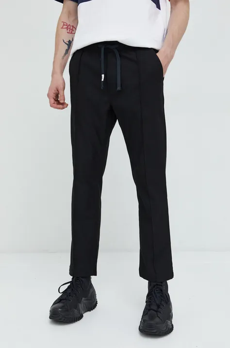 Панталони Tommy Jeans в черно със стандартна кройка