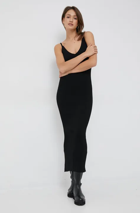 Рокля Calvin Klein в черно дълъг модел с кройка по тялото