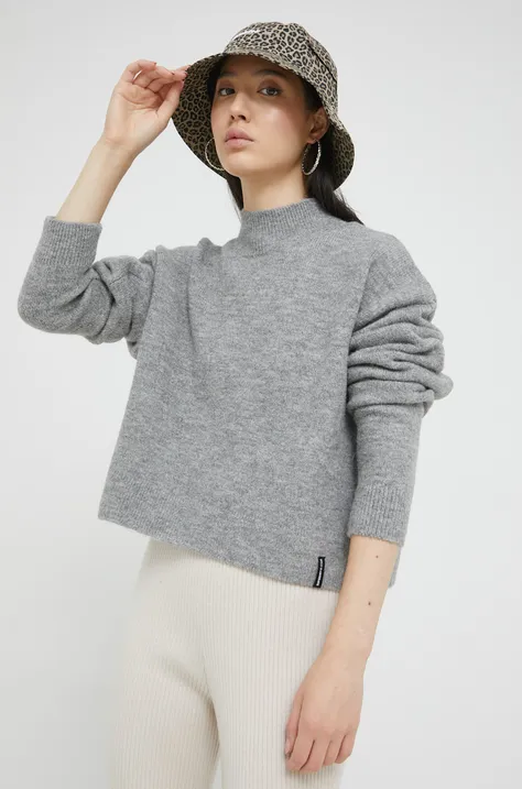Пуловер Superdry дамски в сиво с ниско поло