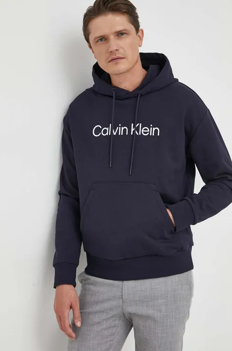 Памучен суичър Calvin Klein в тъмносиньо с качулка с апликация
