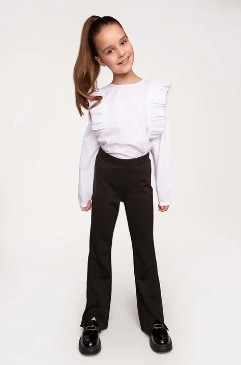Детска памучна блуза Coccodrillo в бяло с изчистен дизайн