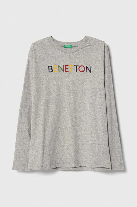 Хлопковый детский лонгслив United Colors of Benetton цвет серый с принтом