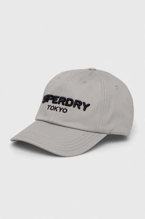Памучна шапка с козирка Superdry в сиво с апликация