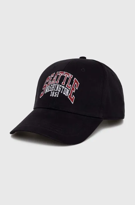 Памучна шапка с козирка Hollister Co. в черно с апликация