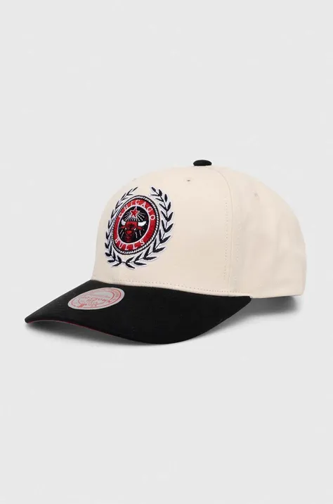 Pamučna kapa sa šiltom Mitchell&Ness Chicago Bulls boja: bijela, s aplikacijom