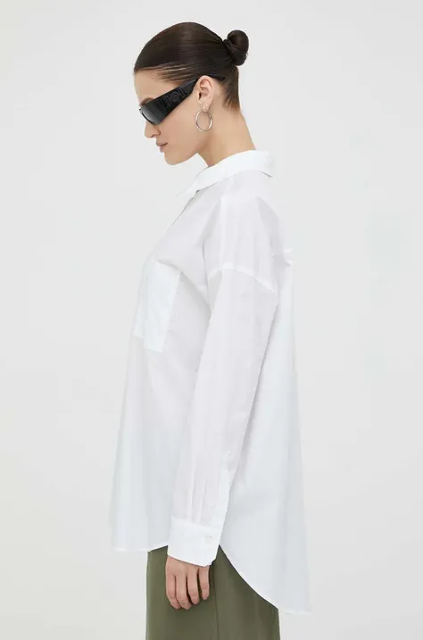 Памучна риза Drykorn дамска в бяло със свободна кройка с класическа яка