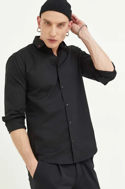HUGO koszula męska kolor czarny slim z kołnierzykiem klasycznym