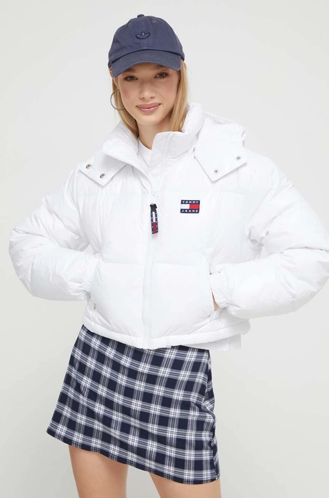 Péřová bunda Tommy Jeans dámská, bílá barva, zimní, DW0DW16572