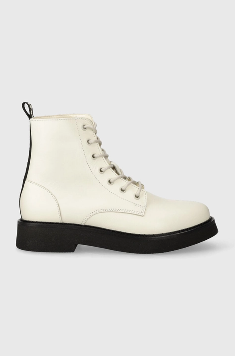 Kožne gležnjače Tommy Jeans TJW LACE UP FLAT BOOT za žene, boja: bijela, ravni potplat, EN0EN02310