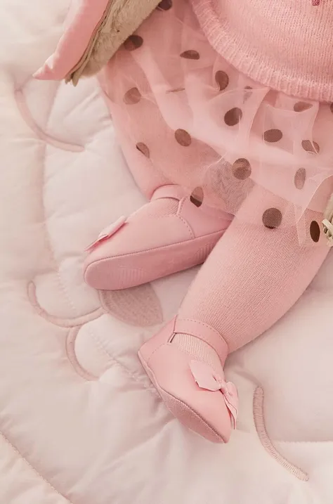 Обувь для новорождённых Mayoral Newborn цвет розовый