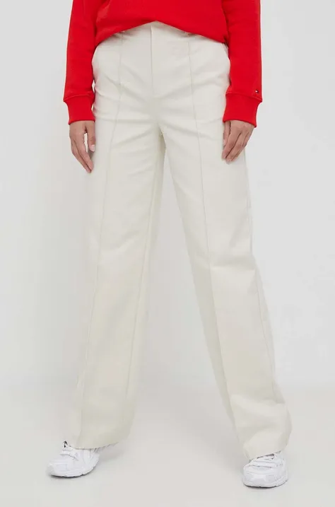 Панталон Sisley в бежово с широка каройка, с висока талия