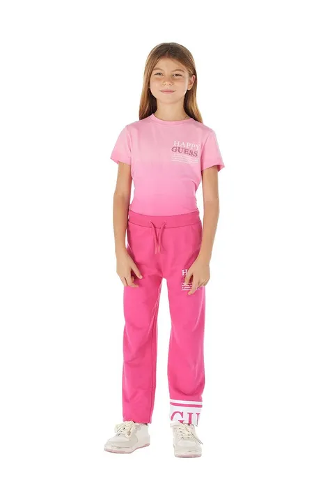 Dětské bavlněné tepláky Guess růžová barva, s potiskem