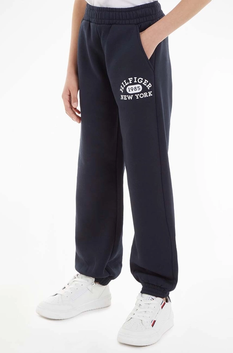 Tommy Hilfiger pantaloni de trening pentru copii culoarea albastru marin, cu imprimeu