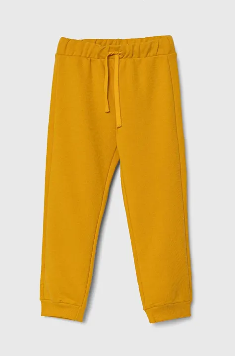 United Colors of Benetton pantaloni de trening pentru copii culoarea galben, cu imprimeu