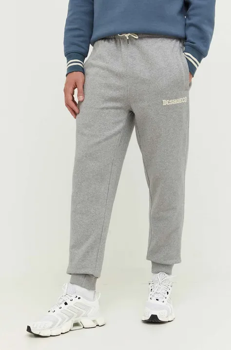 Спортивные штаны DC цвет серый с аппликацией