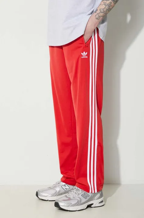Donji dio trenirke adidas Originals boja: crvena, s uzorkom