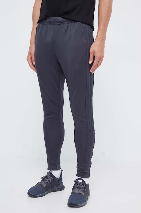 Спортен панталон adidas в сиво с изчистен дизайн