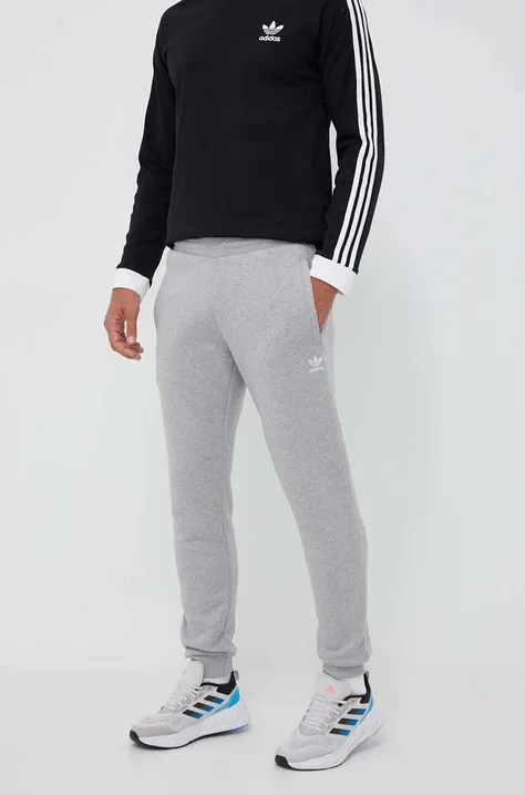 Спортен панталон adidas Originals в сиво с меланжов десен