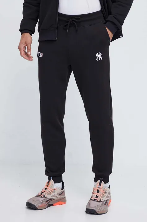 Спортен панталон 47 brand MLB New York Yankees в черно с апликация