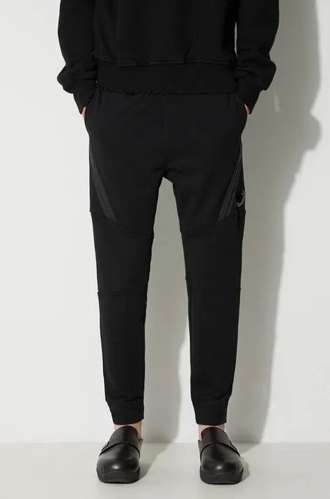 Хлопковые спортивные штаны C.P. Company DIAGONAL RAISED FLEECE ZIPPED TRACK PANTS цвет чёрный однотонные 15CMSP084A005086W