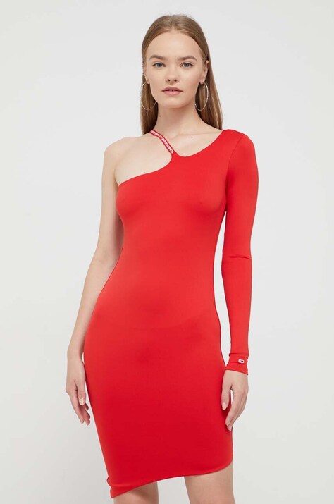 Рокля Tommy Jeans в червено къса с кройка по тялото