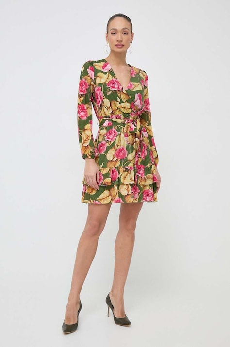 Guess rochie din amestec de matase culoarea verde, mini, evazată