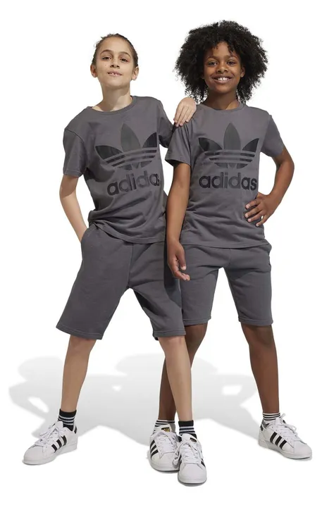 adidas Originals szorty dziecięce kolor szary z nadrukiem regulowana talia