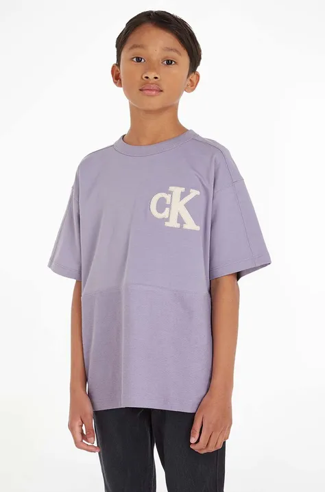 Detské bavlnené tričko Calvin Klein Jeans fialová farba, s nášivkou