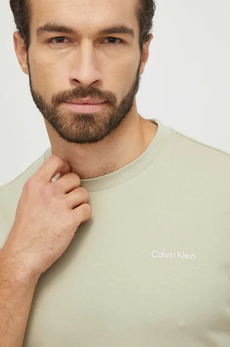 Памучна тениска Calvin Klein в зелено с изчистен дизайн K10K109894