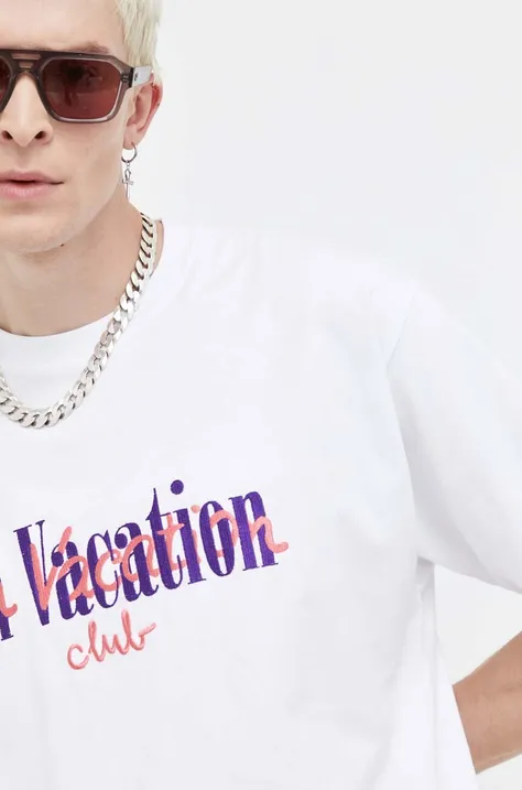 Βαμβακερό μπλουζάκι On Vacation ανδρικά, χρώμα: άσπρο