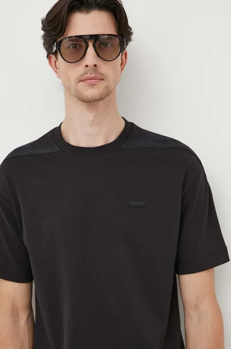 Памучна тениска Calvin Klein в черно с изчистен дизайн