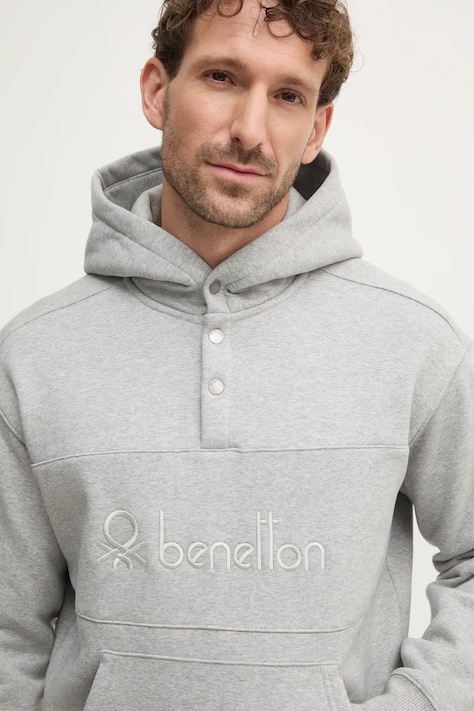 Кофта United Colors of Benetton мужская цвет серый с капюшоном с аппликацией 3VVUU201P